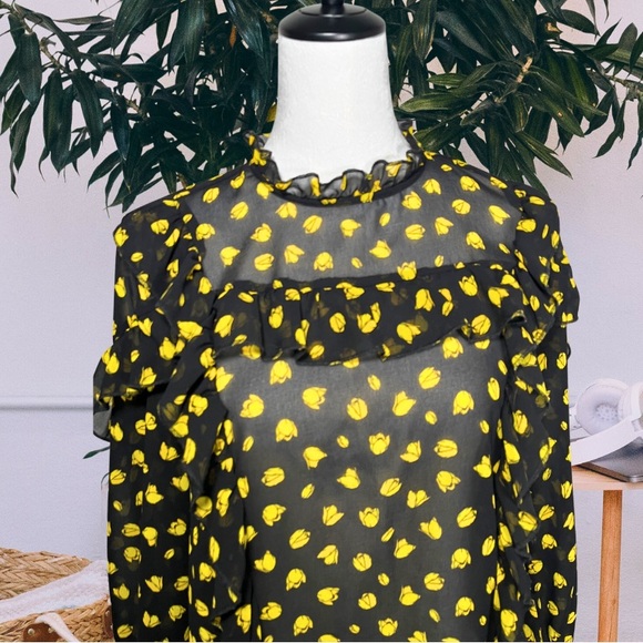 Who What Wear Tulip Ruffle Blouse - Picture 2 of 3